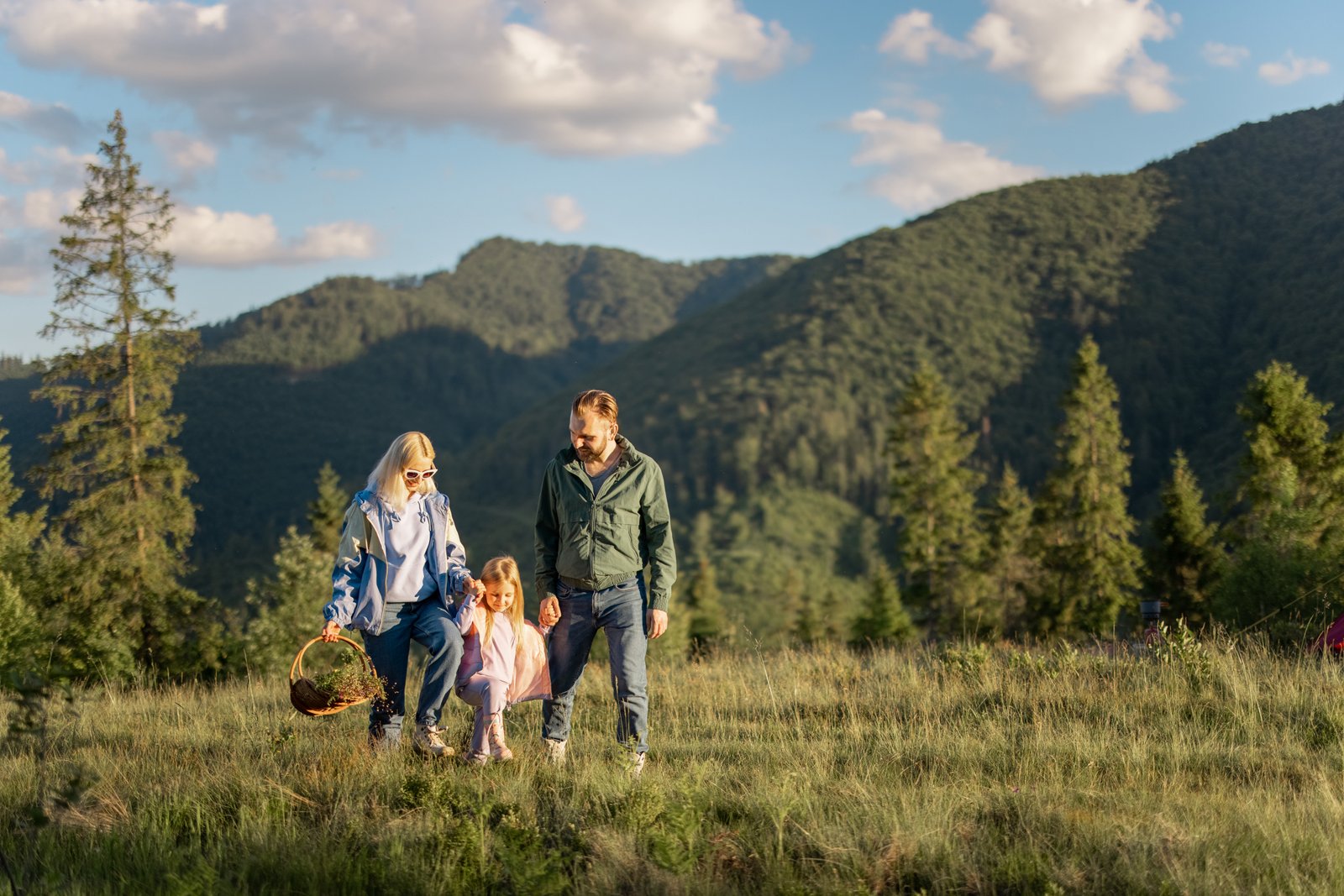 happy-couple-with-little-girl-in-the-mountains